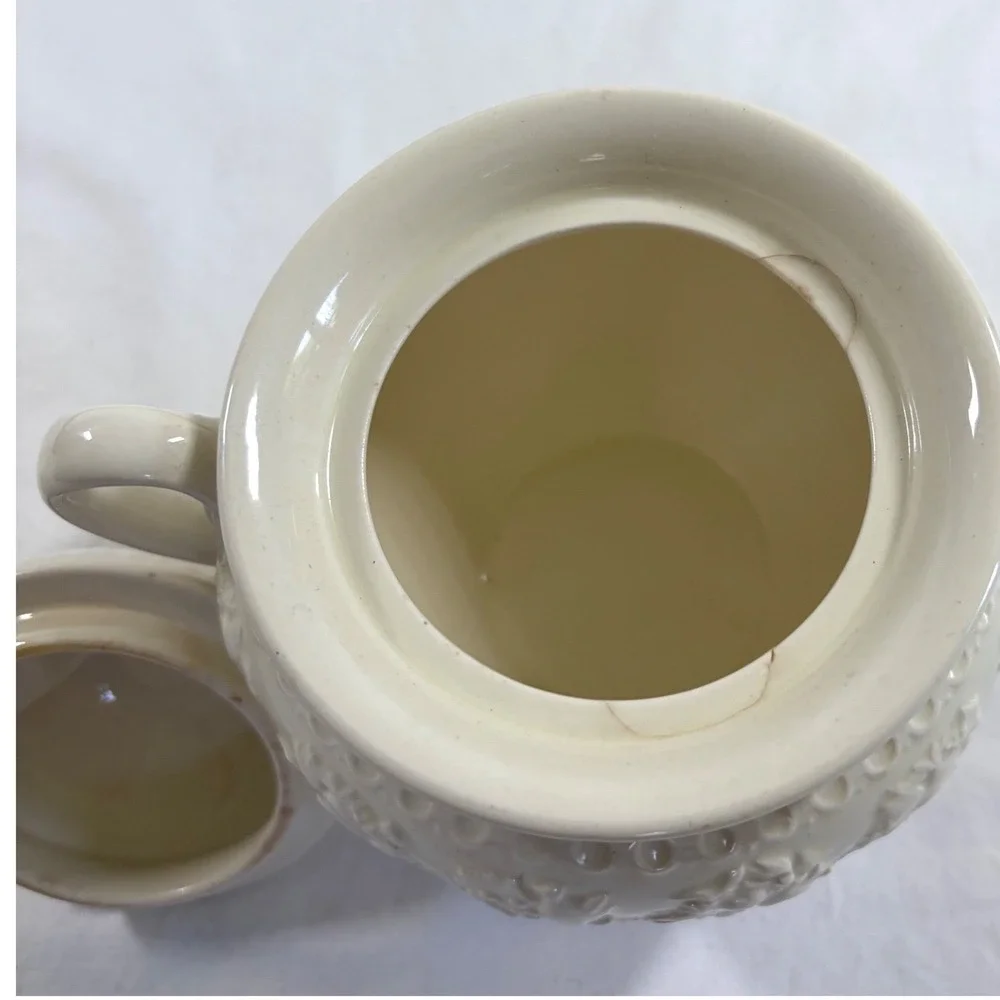 1960's Wedgwood Etruria Barlaston Wellesley Creamer, Sugar Bowl & Gravy Boat Set